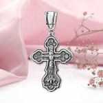 Silbernes Brustkreuz mit einem Kruzifix