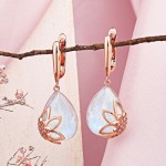 Vergoldete Ohrringe hängend