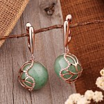 Vergoldete Ohrringe hängend