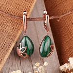 Vergoldete Ohrringe hängend