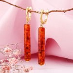 Vergoldete Silberohrhaenger. Bernstein