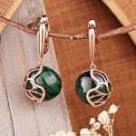 Vergoldete Ohrringe hängend