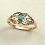 Goldener Ring mit Smaragd und Diamanten